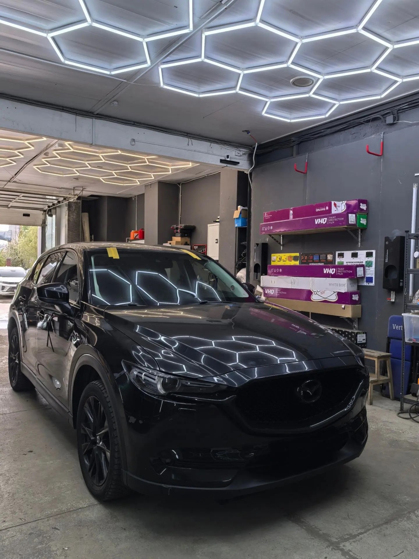 Замена лобового стекла Mazda CX-5 2017- обогрев зоны дворников, датчиком дождя и камерой