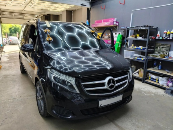 Замена лобового стекла Mercedes Vito W447 в PlexCar
