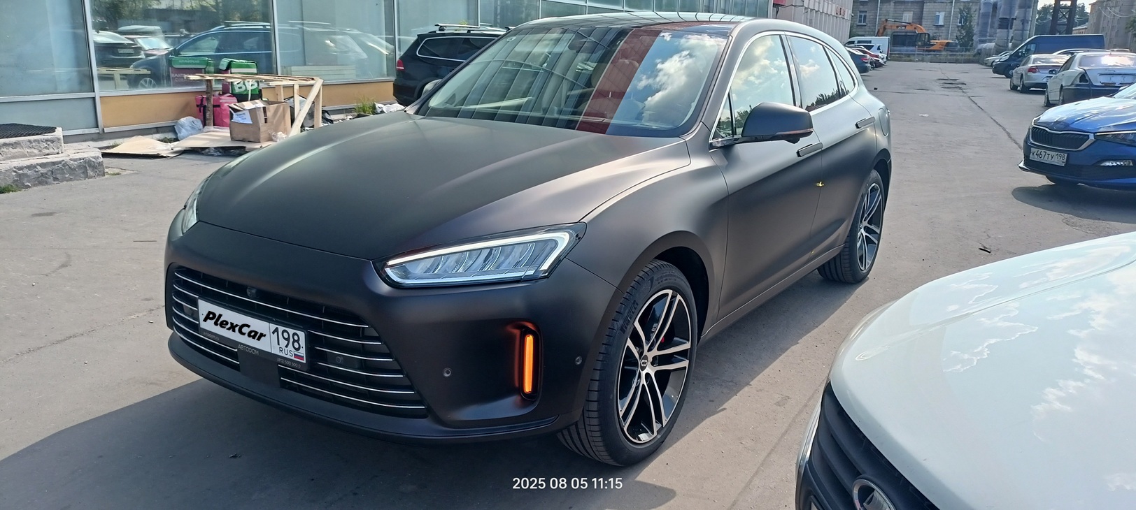 Полная оклейка AITO M5 матовой прозрачной полиуретановой пленкой PlexCar