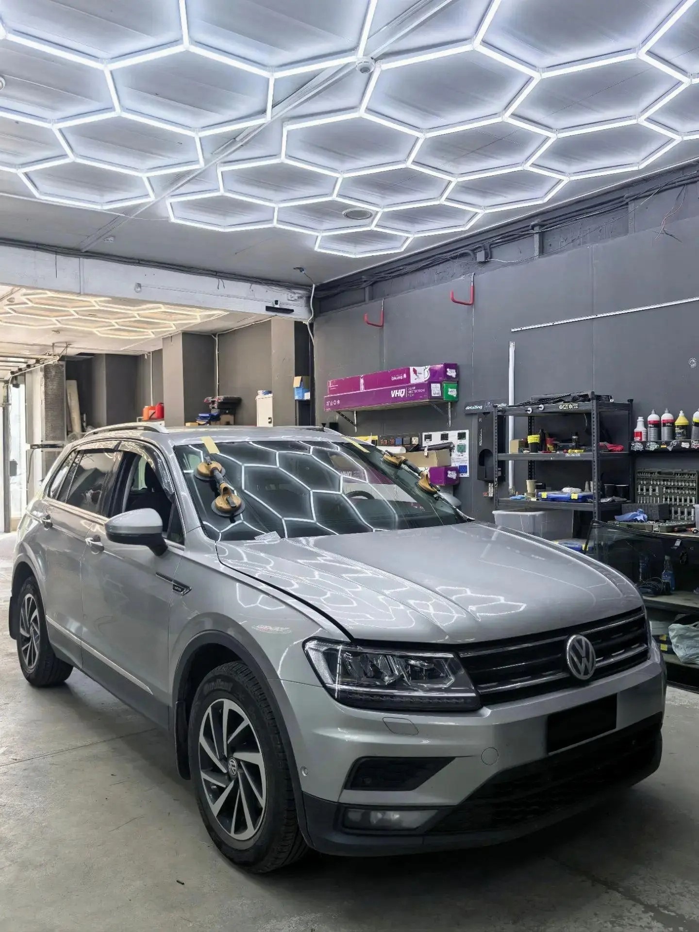 Замена лобового стекла на Volkswagen Tiguan 2016-